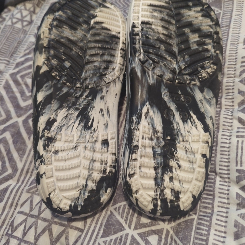 Crocs Size 11 Marbled